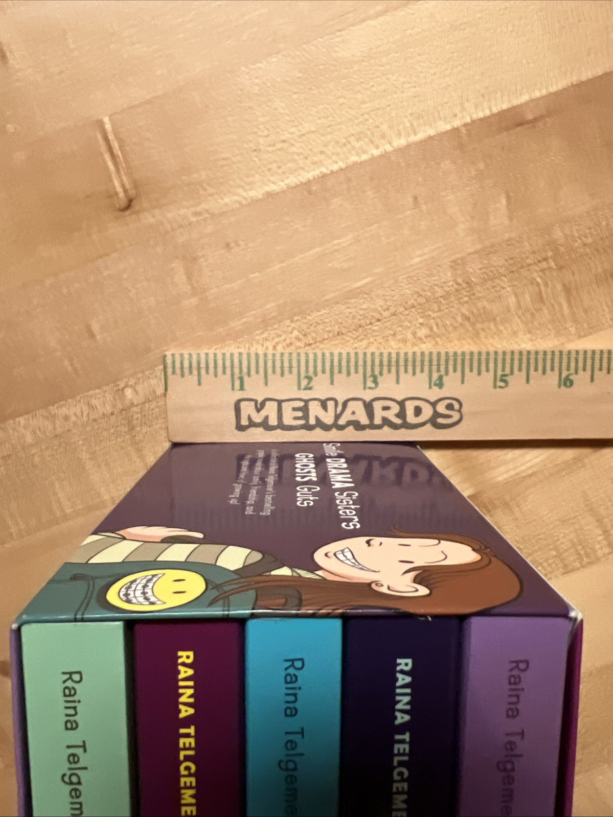 Raina Telgemeier Collection Box Set (Smile, Drama, Sisters, Ghosts, Guts)