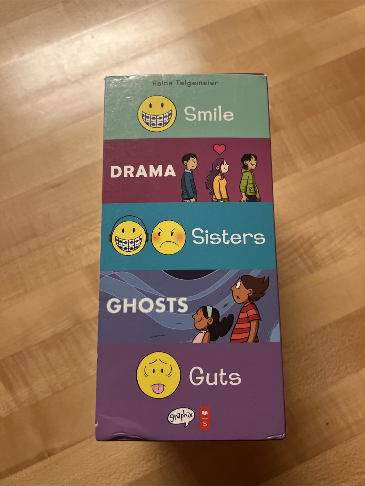 Raina Telgemeier Collection Box Set (Smile, Drama, Sisters, Ghosts, Guts)